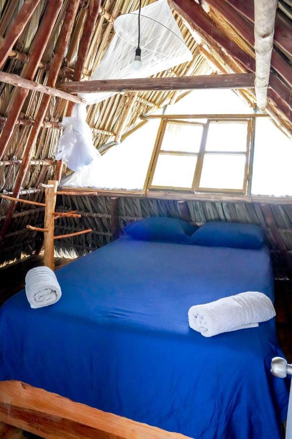 Black Sand Beachhouse Monterrico Esterno foto