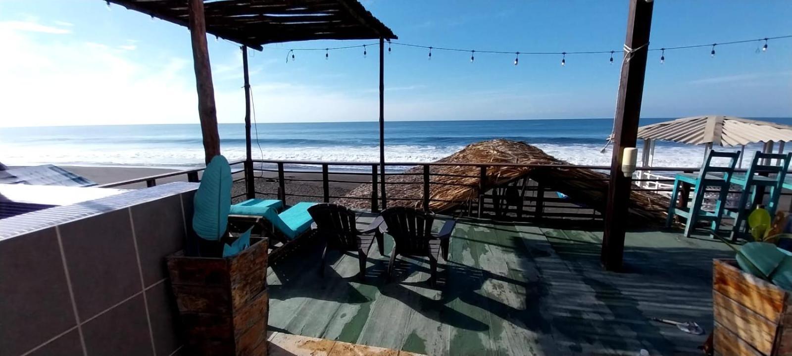 Black Sand Beachhouse Monterrico Esterno foto