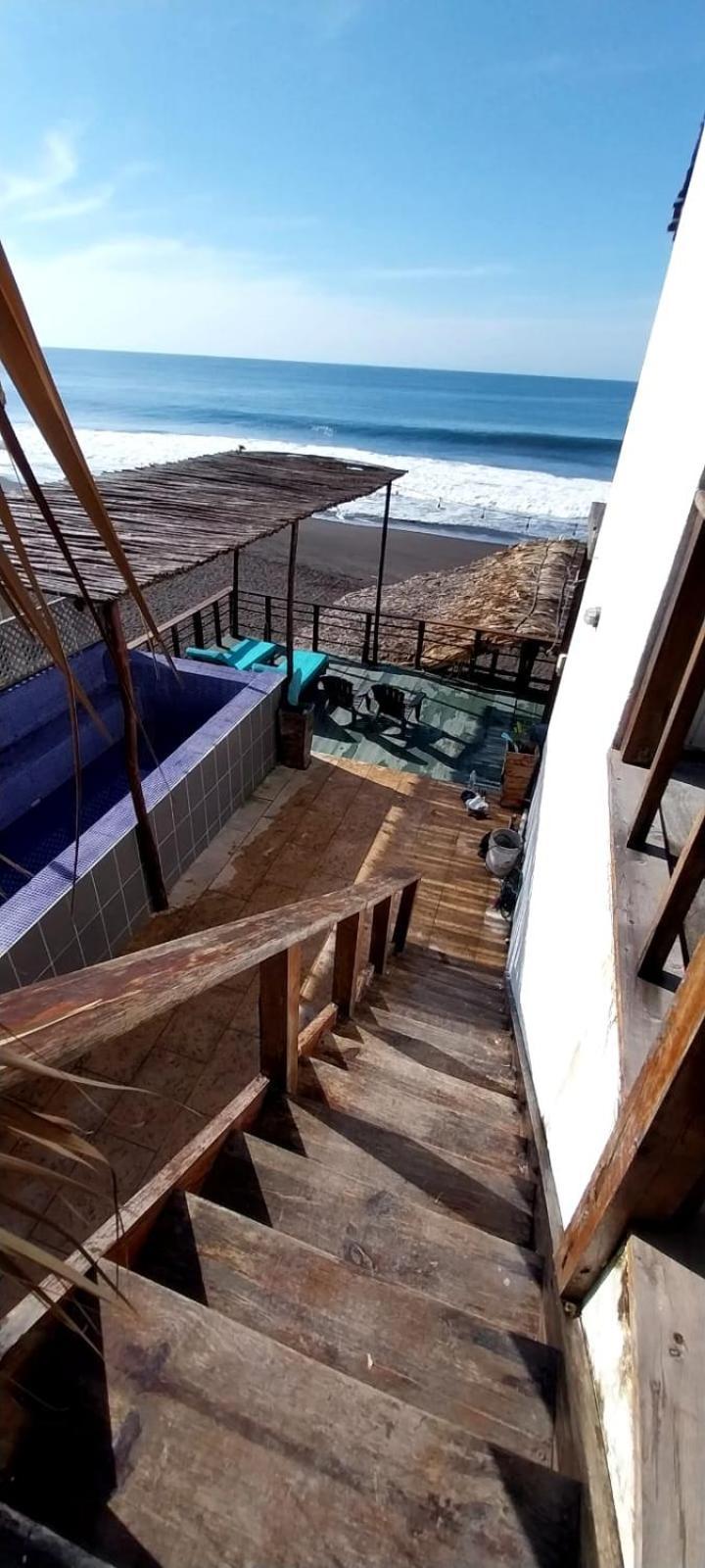 Black Sand Beachhouse Monterrico Esterno foto