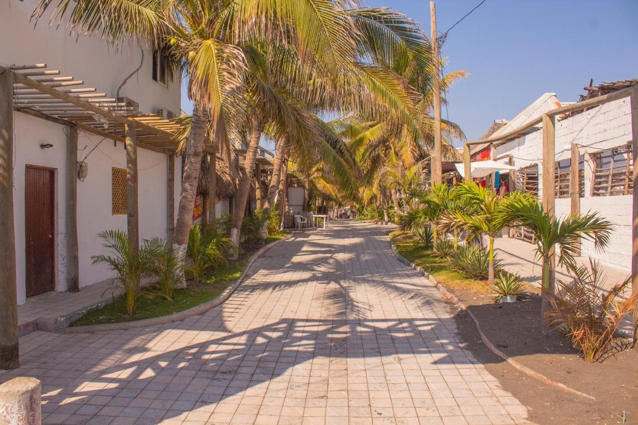 Black Sand Beachhouse Monterrico Esterno foto